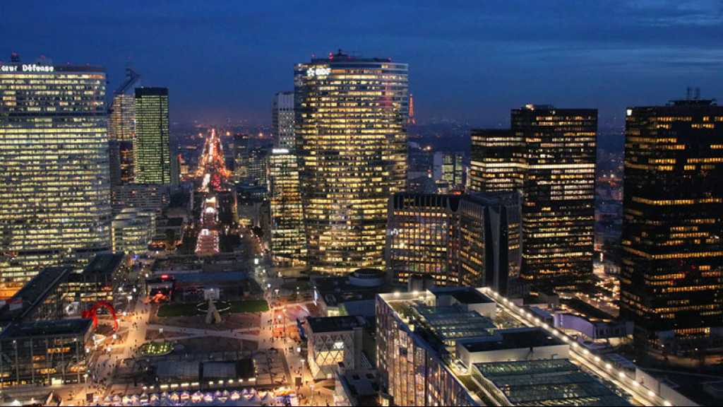 Sobriété énergétique: les bureaux de La Défense plongés dans le noir
