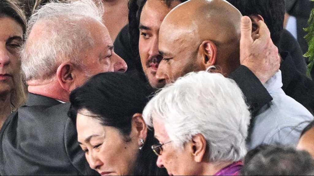 Brésil : Le président Lula se recueille devant le cercueil de Pelé