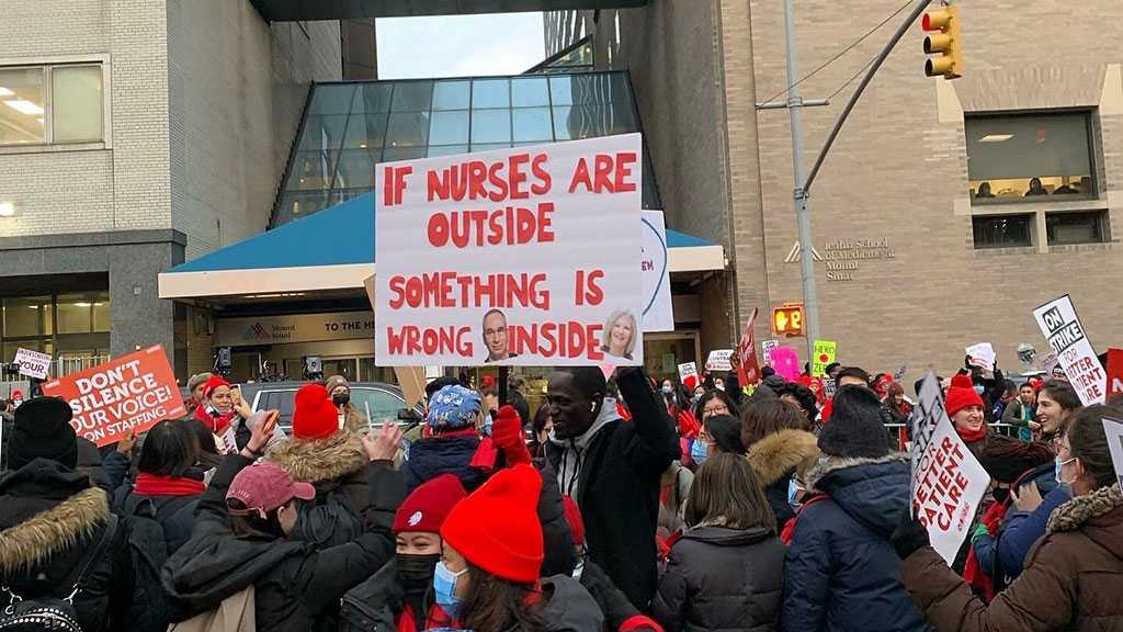 7 000 infirmières de New York en grève pour une dotation en personnel sûre et un meilleur salaire