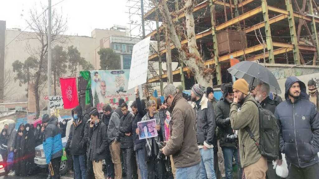 Caricatures insultantes : Rassemblement d’étudiants devant l’ambassade de France à Téhéran