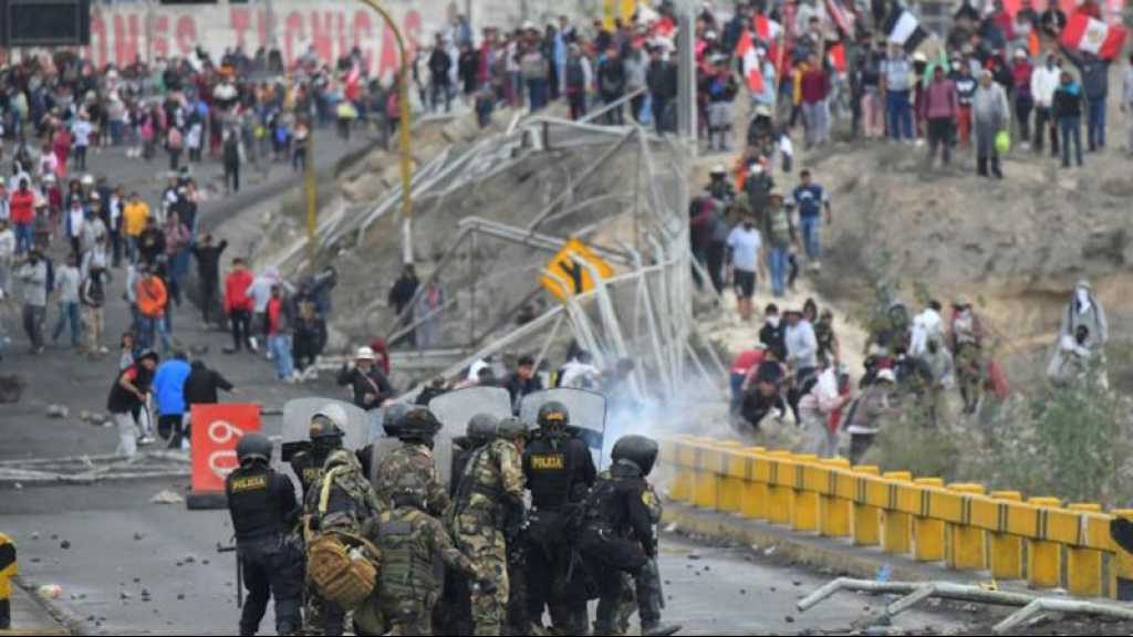 Pérou: des milliers de manifestants contre la présidente à Lima, heurts dans le centre-ville