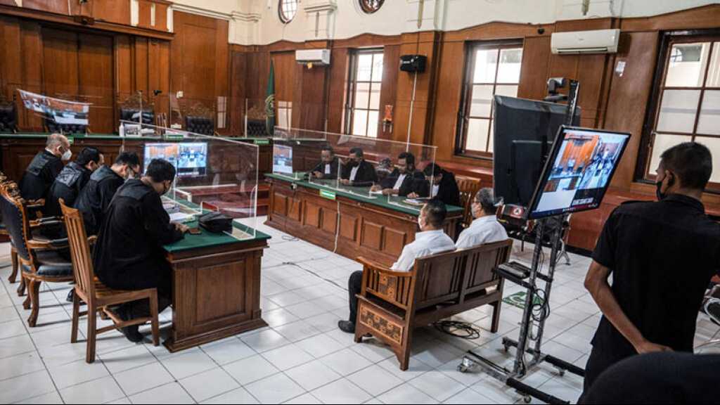 Bousculade meurtrière dans un stade en Indonésie: prison pour un policier, colère des familles
