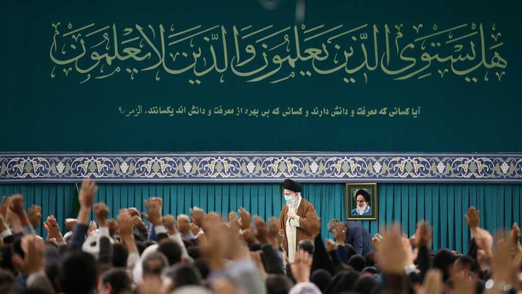 Sayed Khamenei exhorte les enseignants à promouvoir l’identité iranienne et islamique