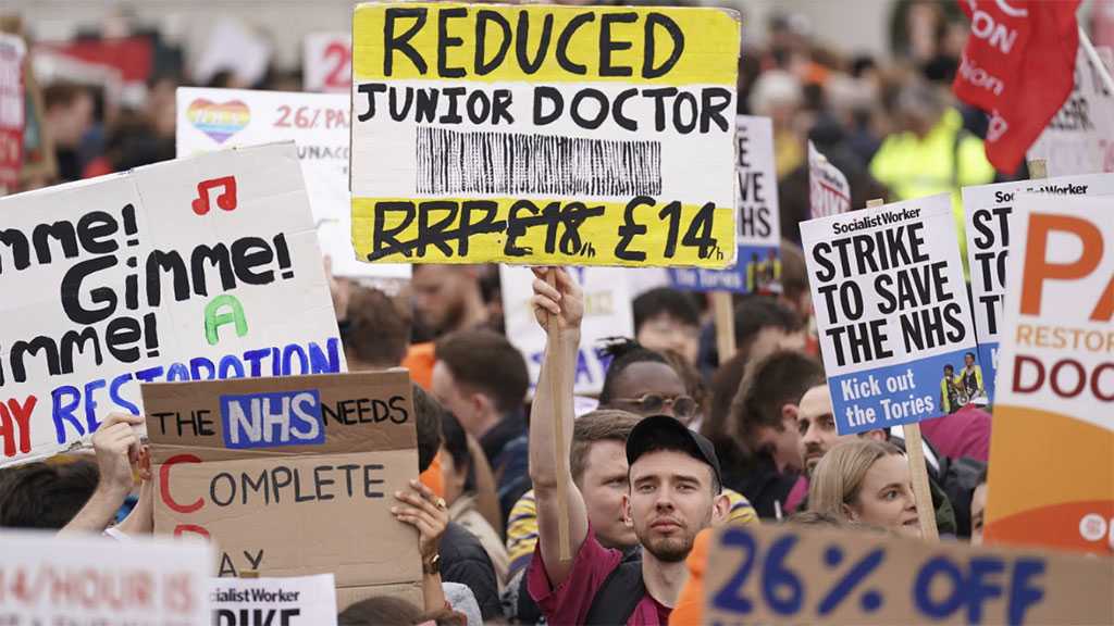 Royaume-Uni: les médecins hospitaliers en grève cinq jours en juillet, mobilisation d’une durée inédite
