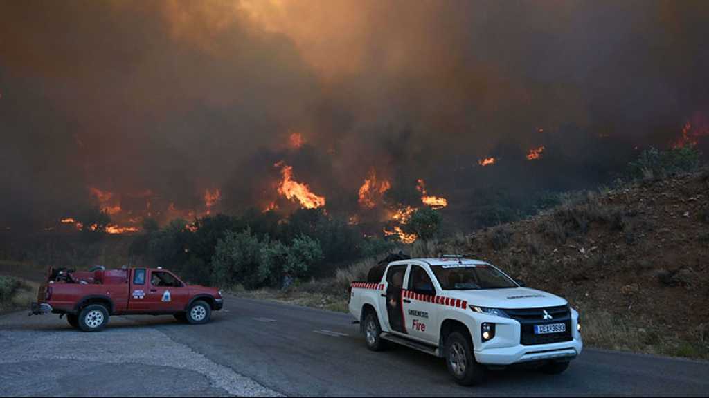Incendies en Grèce: deux morts et de nombreuses évacuations