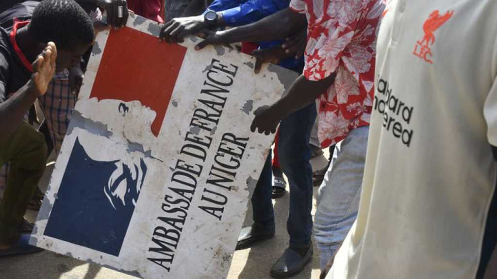 Niger: l’ambassadeur de France «pris en otage», accuse Macron