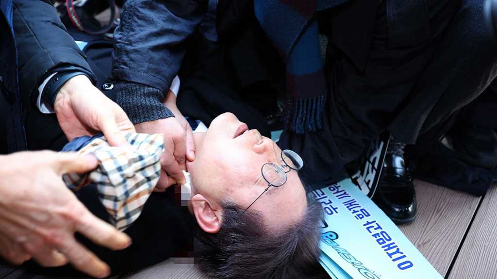  Corée du Sud : le chef de file de l’opposition poignardé