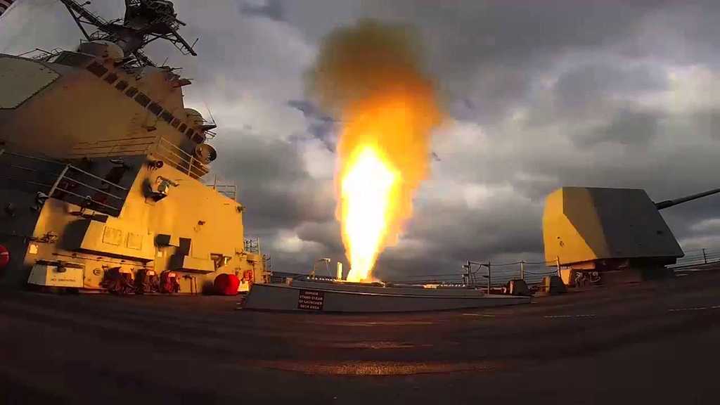 Les forces armées yéménites affirment avoir visé un navire israélien et un destroyer US en mer Rouge