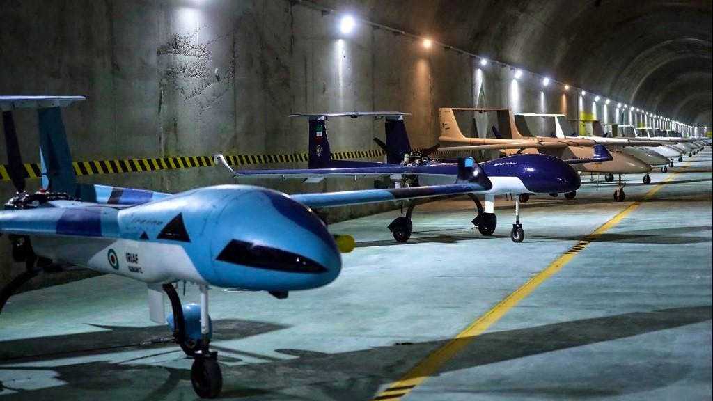 L’Iran dévoile trois drones développés dans le pays