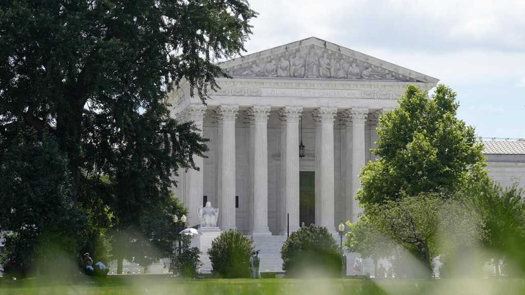 États-Unis: la Cour suprême limite les pouvoirs des juges, Trump salue «une gigantesque victoire»