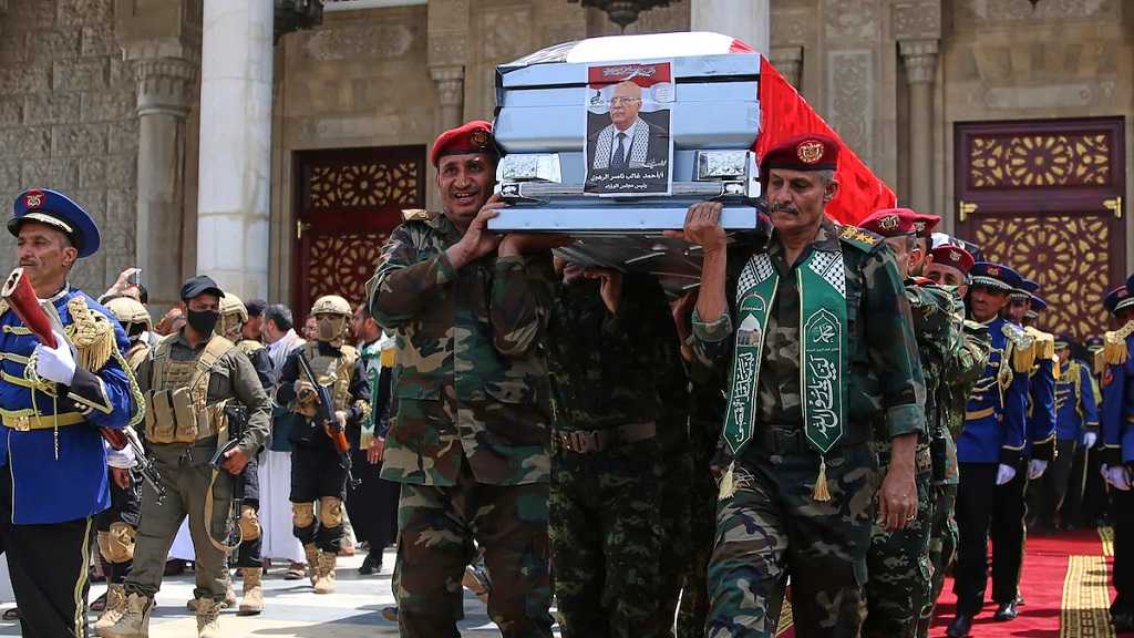 Yémen: Des milliers de personnes aux funérailles des responsables politiques tués par «Israël»