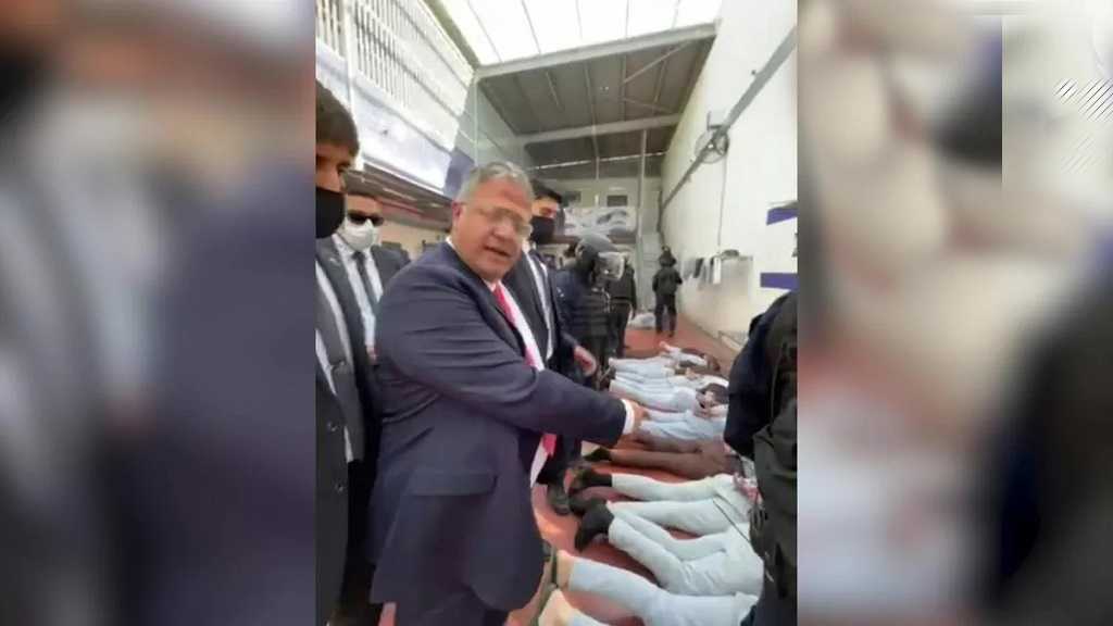 «Peine de mort pour les prisonniers palestiniens»: Un «ministre israélien» se met en scène devant des détenus entravés au sol