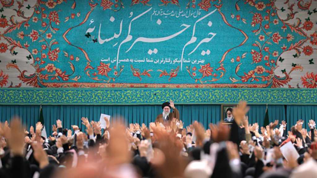 L’imam Khamenei: La culture occidentale dégrade la femme, l’islam garantit sa dignité