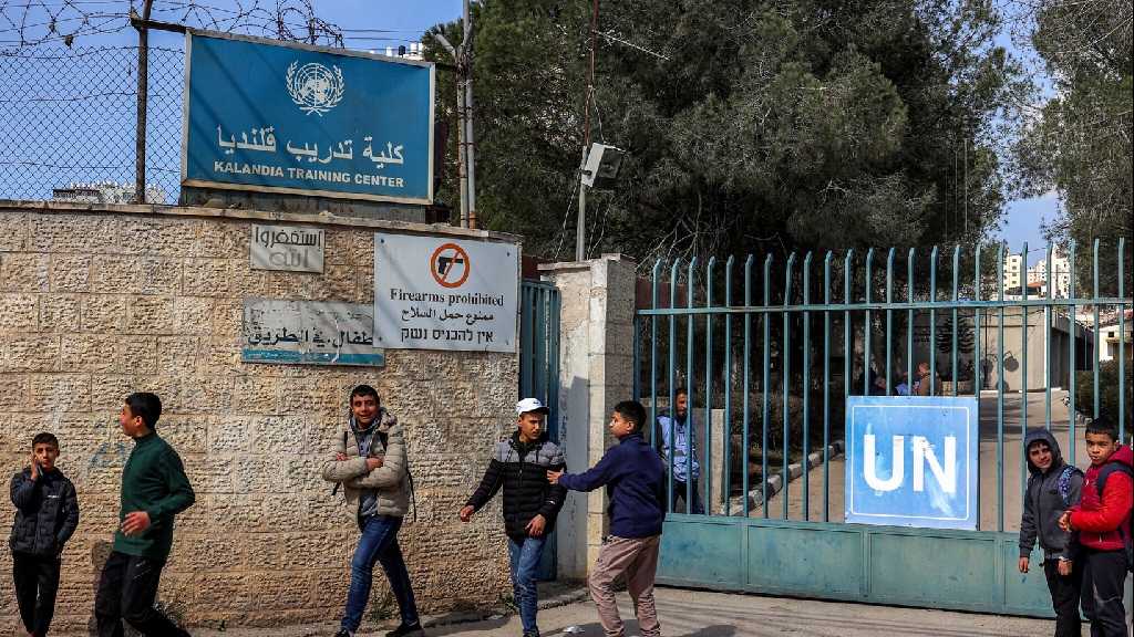  Al-Qods occupée: L’armée «israélienne» prend d’assaut un centre de l’UNRWA à Qalandia et détient des employés