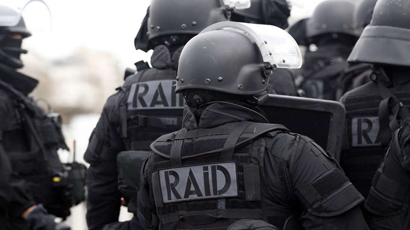 #France: une femme retranchée dans une banque menace de la faire exploser