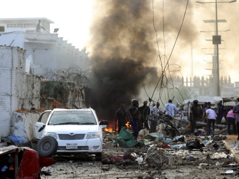  Le bilan de l'attaque d'un hôtel de #Mogadiscio s'alourdit à 39 morts