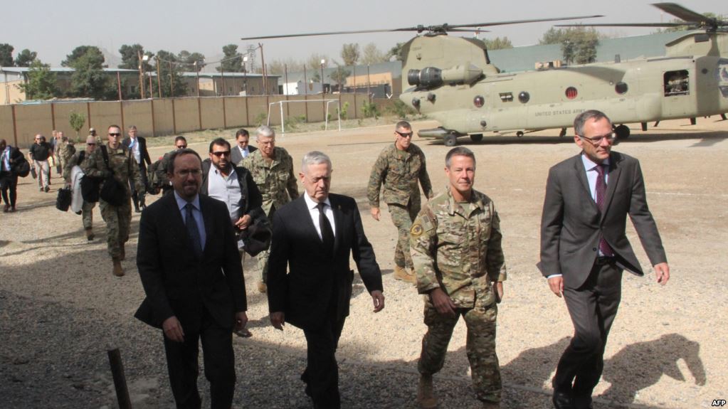 Le secrétaire US à la Défense arrive en #Afghanistan pour une visite surprise
