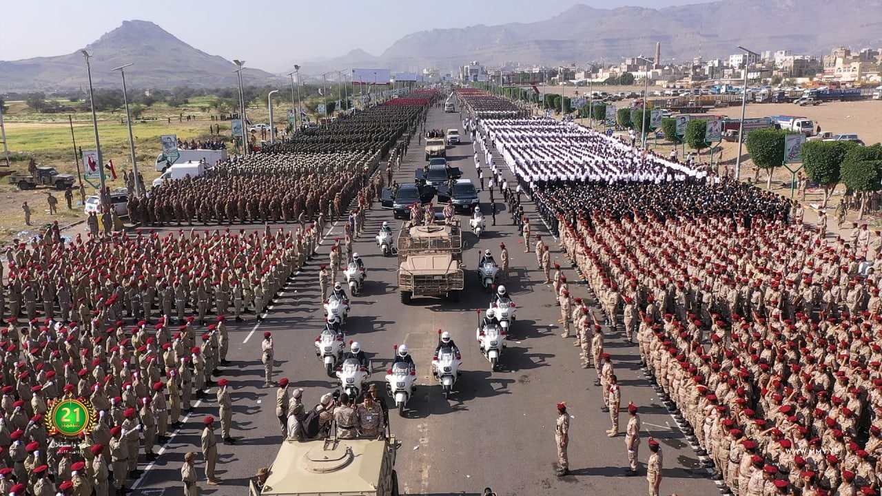 Yémen: défilé militaire majestueux à Sanaa, l’armée dévoile des armes de dissuasion stratégiques (photos)