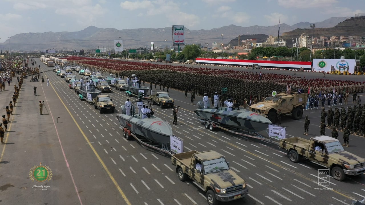 Yémen: défilé militaire majestueux à Sanaa, l’armée dévoile des armes de dissuasion stratégiques (photos)