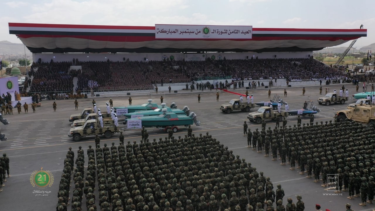 Yémen: défilé militaire majestueux à Sanaa, l’armée dévoile des armes de dissuasion stratégiques (photos)