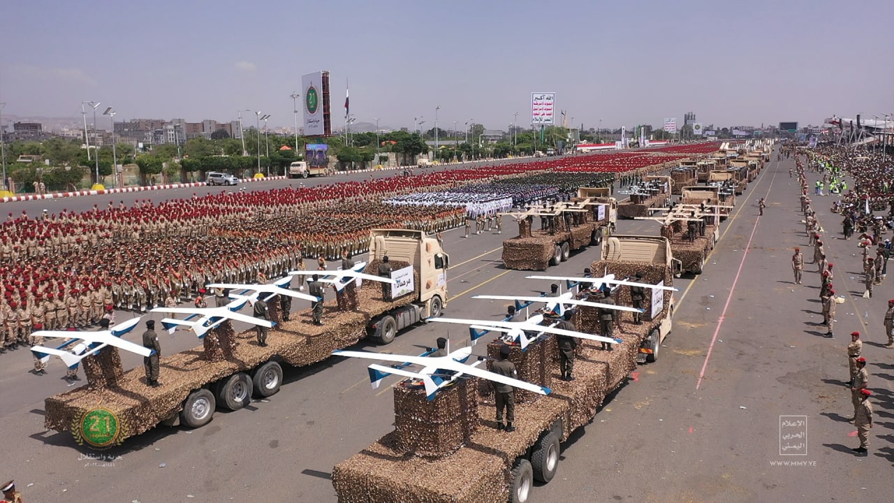 Yémen: défilé militaire majestueux à Sanaa, l’armée dévoile des armes de dissuasion stratégiques (photos)