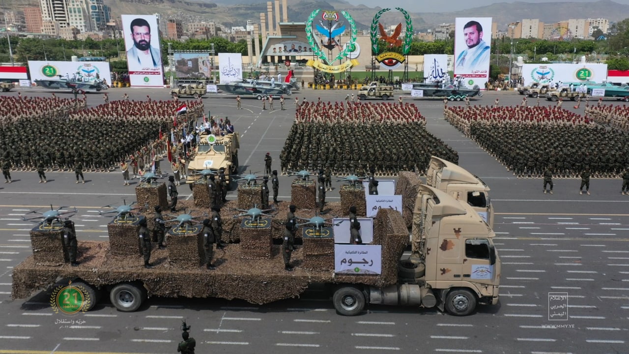 Yémen: défilé militaire majestueux à Sanaa, l’armée dévoile des armes de dissuasion stratégiques (photos)