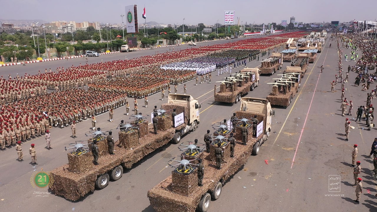 Yémen: défilé militaire majestueux à Sanaa, l’armée dévoile des armes de dissuasion stratégiques (photos)