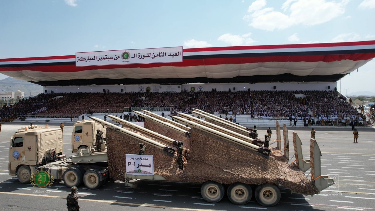 Yémen: défilé militaire majestueux à Sanaa, l’armée dévoile des armes de dissuasion stratégiques (photos)