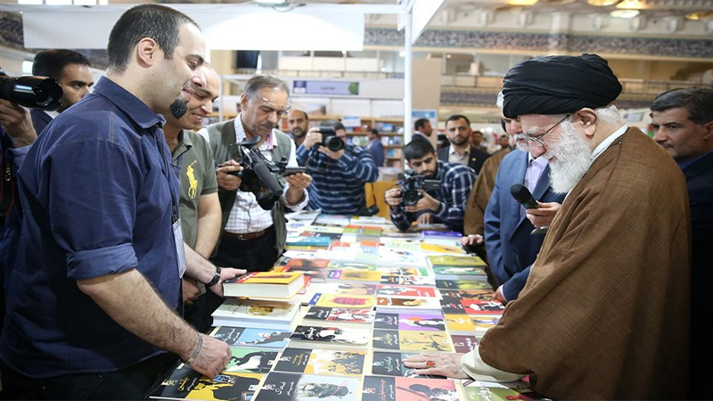 L’esprit et la plume: La dimension intellectuelle et culturelle de l’imam Khamenei