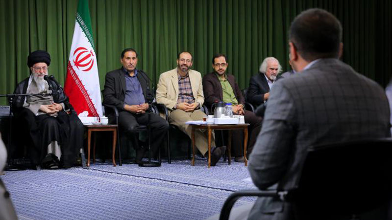 L’esprit et la plume: La dimension intellectuelle et culturelle de l’imam Khamenei
