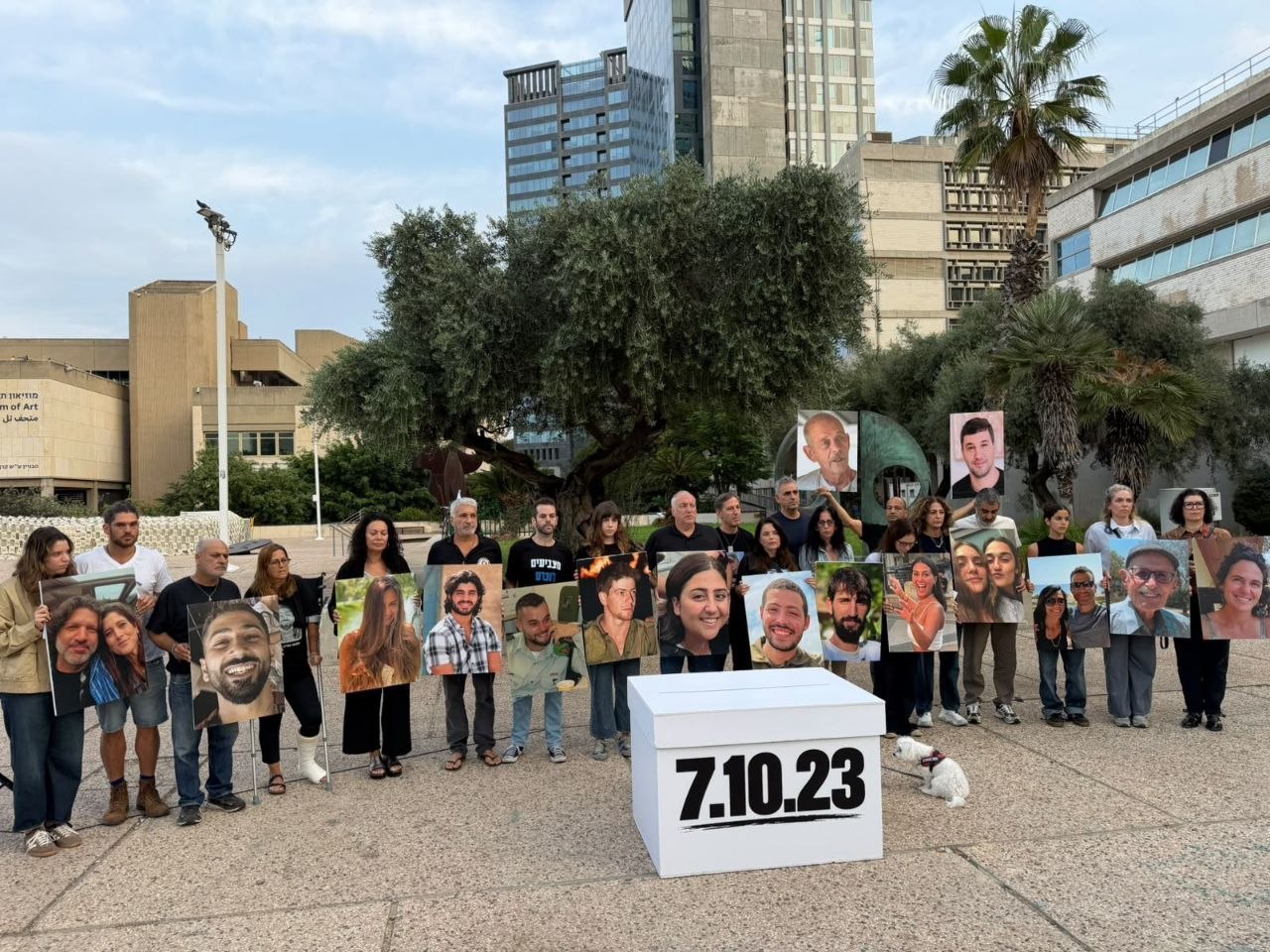 Les familles des captifs et des morts du 7 octobre ont entamé la journée électorale par un rassemblement de protestation à «Tel-Aviv», appelant les «Israéliens» à se souvenir de l’échec du «gouvernement» Netanyahu ce jour-là